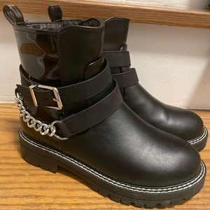 Kids size 3 ankle boots